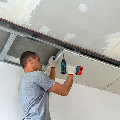 Bom preço placa de gipsita reforçada 12.5mm, placa de gesso 2440 x 1220 para o teto on-line