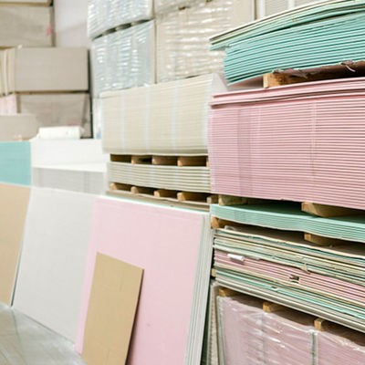 Bom preço 15mm ateiam fogo - à cor vermelha da placa de gesso resistente para o teto interno on-line