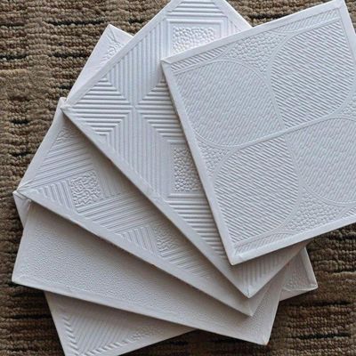 Bom preço O teto exterior da gipsita do PVC, PVC impermeável laminou o teto falso on-line